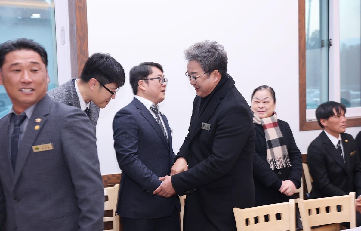 금산면청년회 제24, 25대 회장단 및 감사 이취임식 첨부이미지 : 2026.1.23 금산면 청년회장 이취임식 (2).JPG