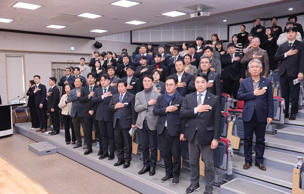 고흥군 4-H 연합회 제67, 68대 회장단 이취임식 첨부이미지 : 2026.1.16 고흥군 4-H 연합회 제67, 68대 회장단 이취임식(19).JPG