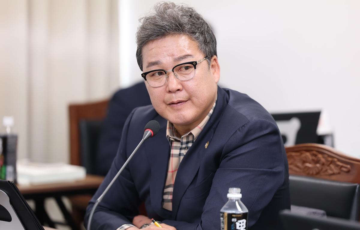 제344회 고흥군의회 임시회 제1차 행정자치위원회 첨부이미지 : 2026.3.16 제344회 고흥군의회 임시회 제1차 행정자치위원회 (12).JPG