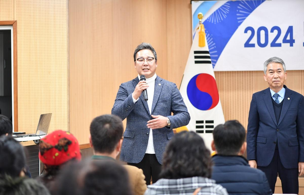 2024년 군민과의 지역발전 토론회(도덕면)  첨부이미지 : 2024.1.18 2024년 군민과의 지역발전 토론회(도덕면) (15).JPG