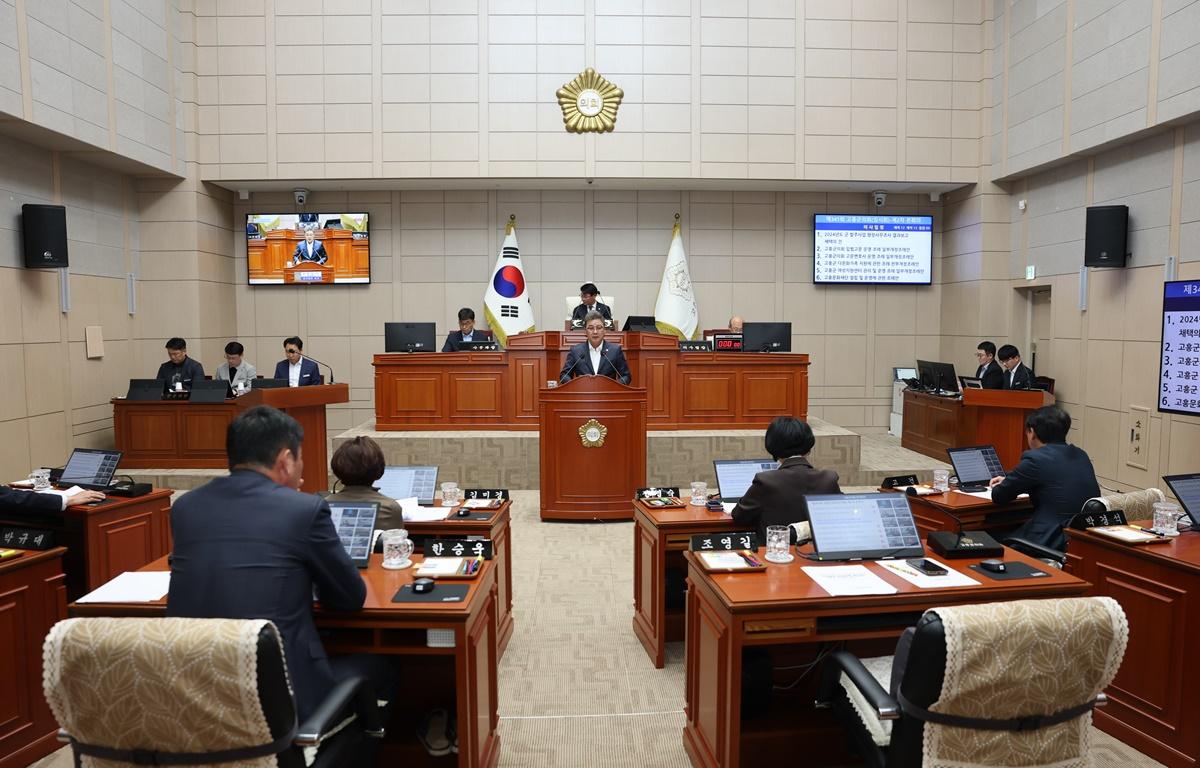 제341회 고흥군의회 임시회 제2차 본회의 첨부이미지 : 2025.10.27 제341회 고흥군의회 임시회 제2차 본회의 (15).JPG