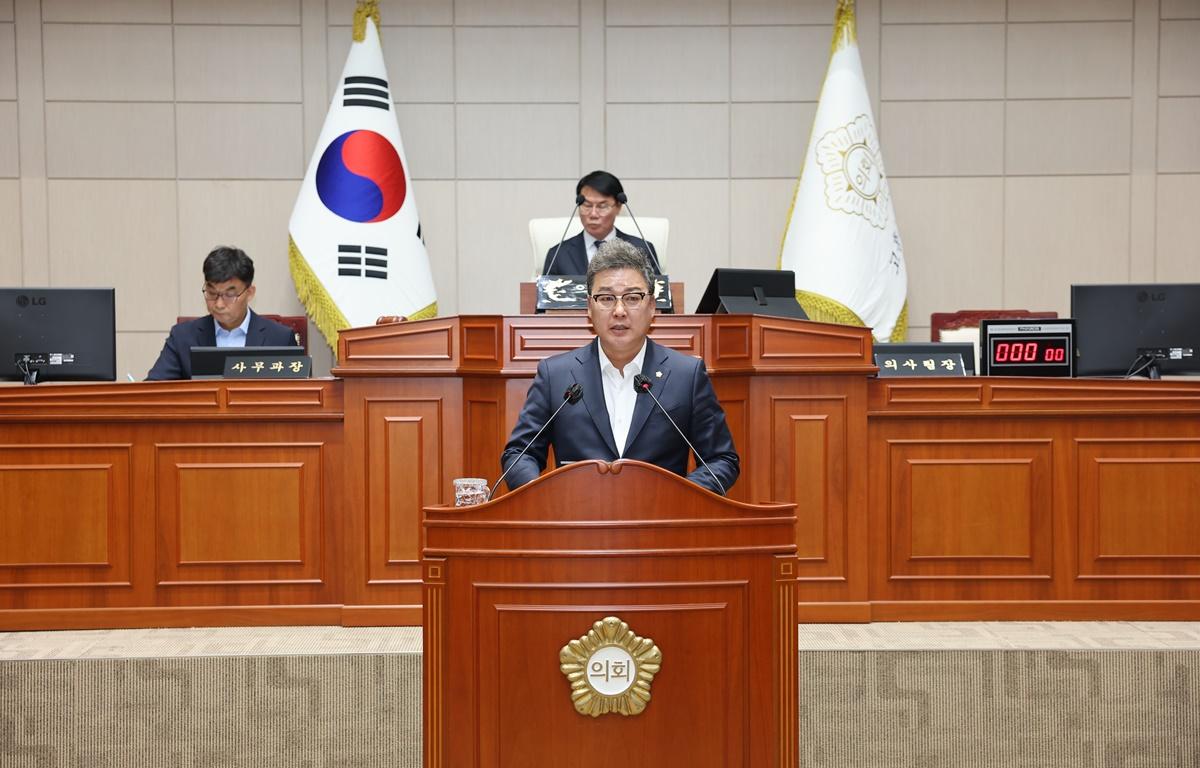 제341회 고흥군의회 임시회 제2차 본회의 첨부이미지 : 2025.10.27 제341회 고흥군의회 임시회 제2차 본회의 (14).JPG