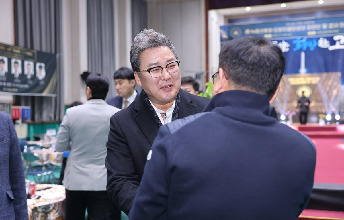 녹동선후회 회장단 및 감사 이취임식 첨부이미지 : 2025.12.11 녹동선후회 회장단 및 감사 이취임식 (1).JPG