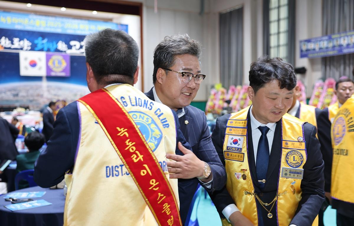 녹동 라이온스클럽 회장 이취임식 첨부이미지 : 2025.6.5 녹동 라이온스클럽 회장 이취임식 (2).JPG
