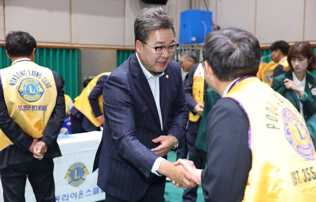 녹동 라이온스클럽 회장 이취임식 첨부이미지 : 2025.6.5 녹동 라이온스클럽 회장 이취임식 (3).JPG