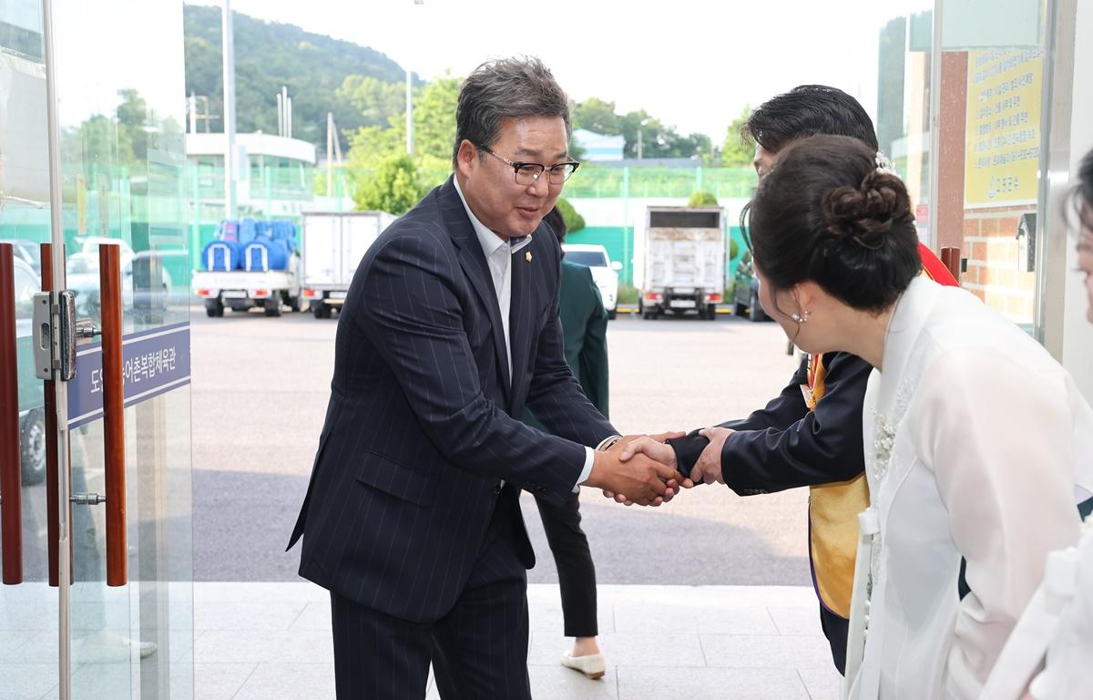 녹동 라이온스클럽 회장 이취임식 첨부이미지 : 2025.6.5 녹동 라이온스클럽 회장 이취임식 (1).JPG
