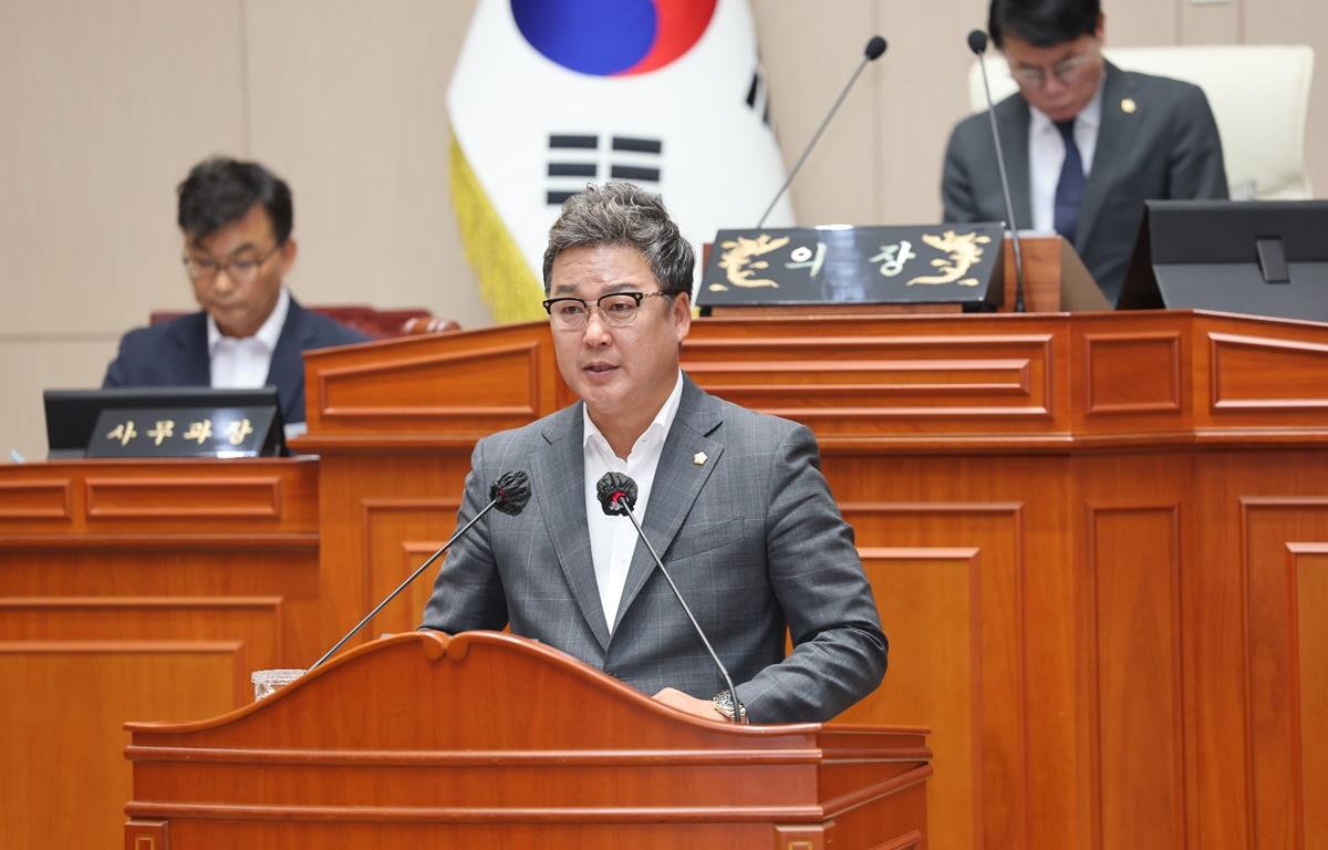 제338회 고흥군의회 임시회 제1차 본회의 첨부이미지 : 2025.7.16 제338회 고흥군의회 임시회 제1차 본회의 (9).JPG