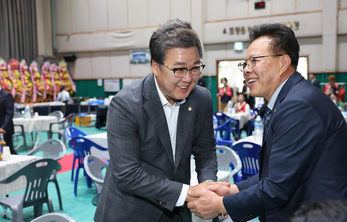 국제와이즈멘 녹동클럽 회장단 이취임식 첨부이미지 : 2025.6.27 국제와이즈멘 녹동클럽 회장단 이취임식 (2).JPG