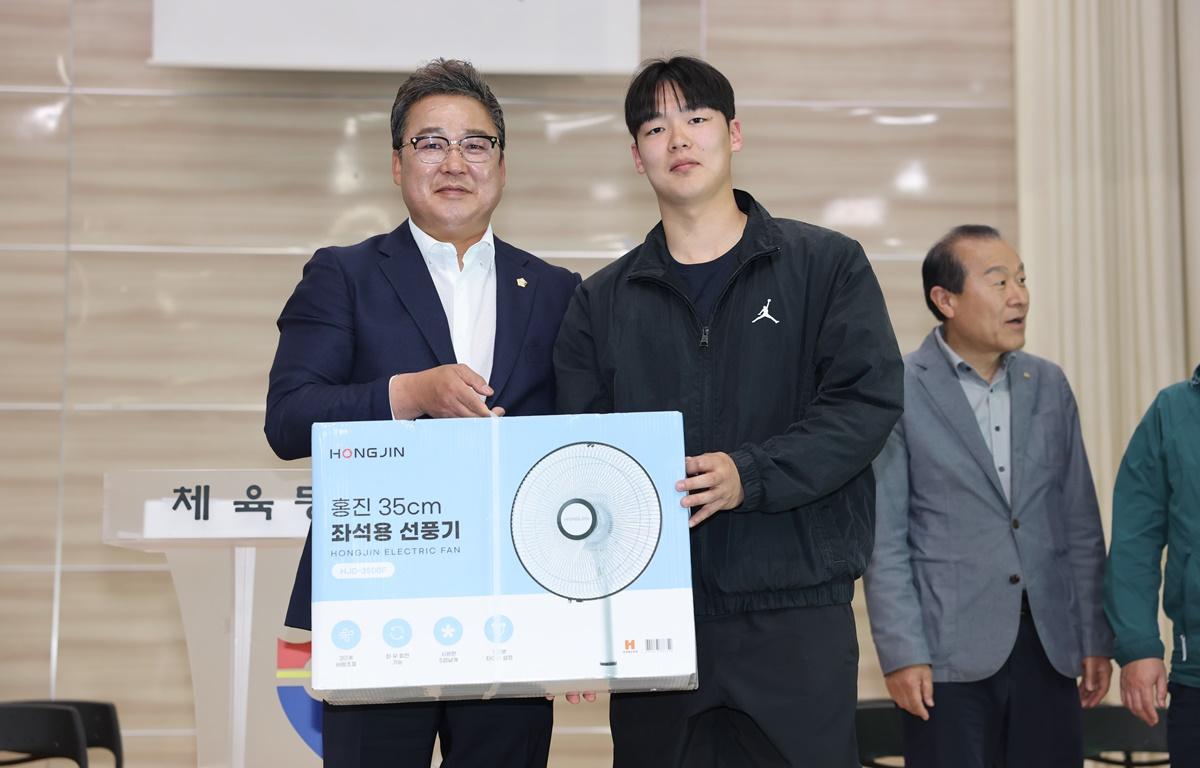 제41회 녹동체육동우회장배 고흥군 직장 및 기관 사회단체 배구대회 첨부이미지 : 2025.4.26 제41회 녹동체육동우회장배 고흥군 직장 및 기관 사회단체 배구대회 (11).JPG