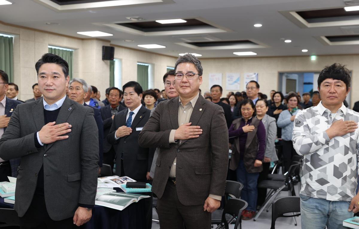 거금도 근현대 기록유산 사진집 출판기념회 첨부이미지 : 2025.3.13 거금도 근현대 기록유산 사진집 출판기념회 (3).JPG