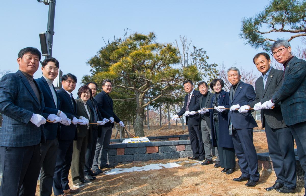 제9대 고흥군의회 기념식수 행사 첨부이미지 : 2023.01.09 제9대 고흥군의회 기념식수 행사 (49).jpg