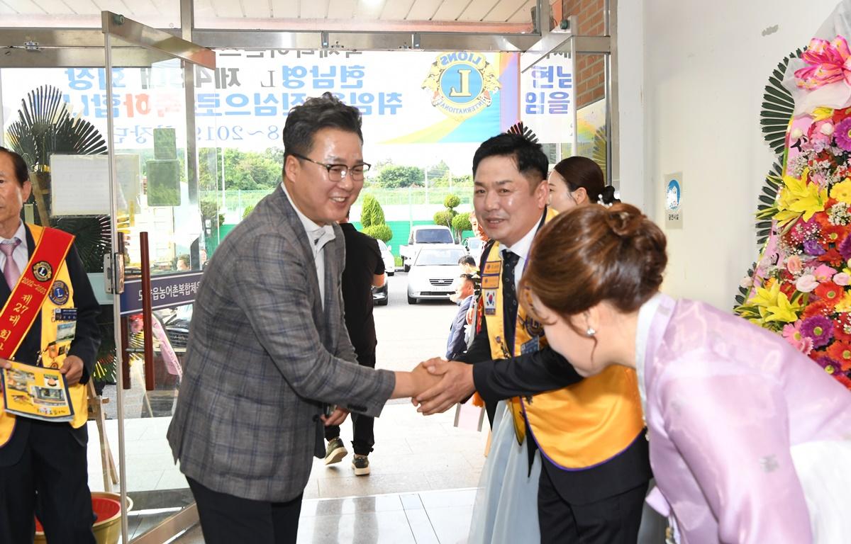 녹동라이온스클럽 회장 이취임식 첨부이미지 : 2023.06.23 녹동라이온스클럽 회장 이취임식 (1).JPG