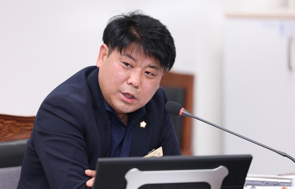 제344회 고흥군의회 임시회 제1차 행정자치위원회 첨부이미지 : 2026.3.16 제344회 고흥군의회 임시회 제1차 행정자치위원회 (13).JPG