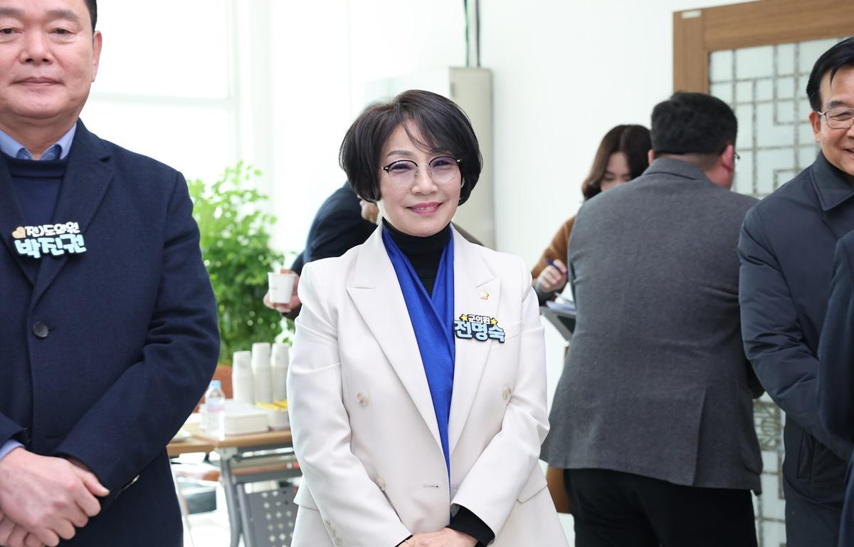 2026 군민과의 지역발전 토론회(고흥읍) 첨부이미지 : 2026.1.21 2026 군민과의 지역발전 토론회(고흥읍) (1).JPG