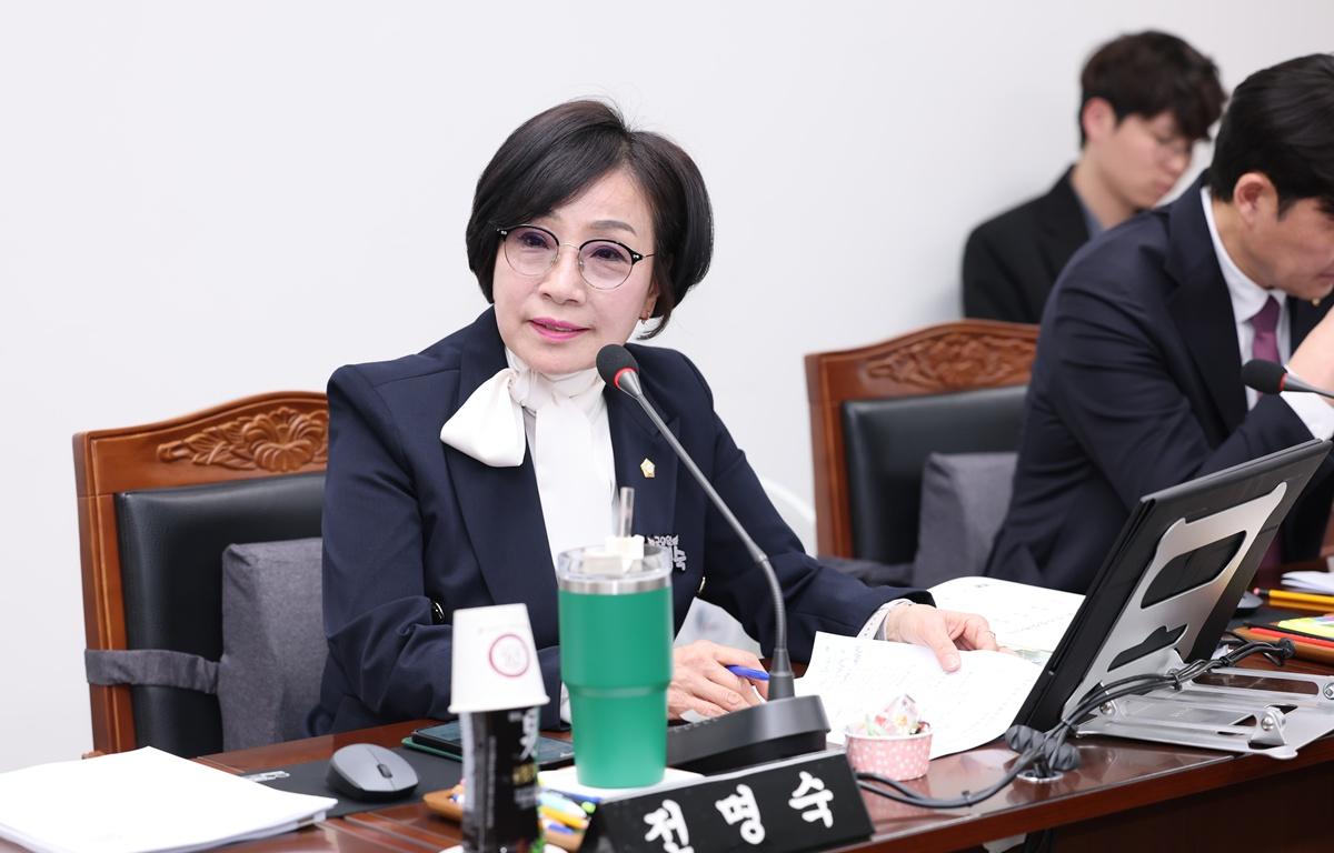 제344회 고흥군의회 임시회 제1차 산업건설위원회 첨부이미지 : 2026.3.16 제344회 고흥군의회 임시회 제1차 산업건설위원회 (7).JPG