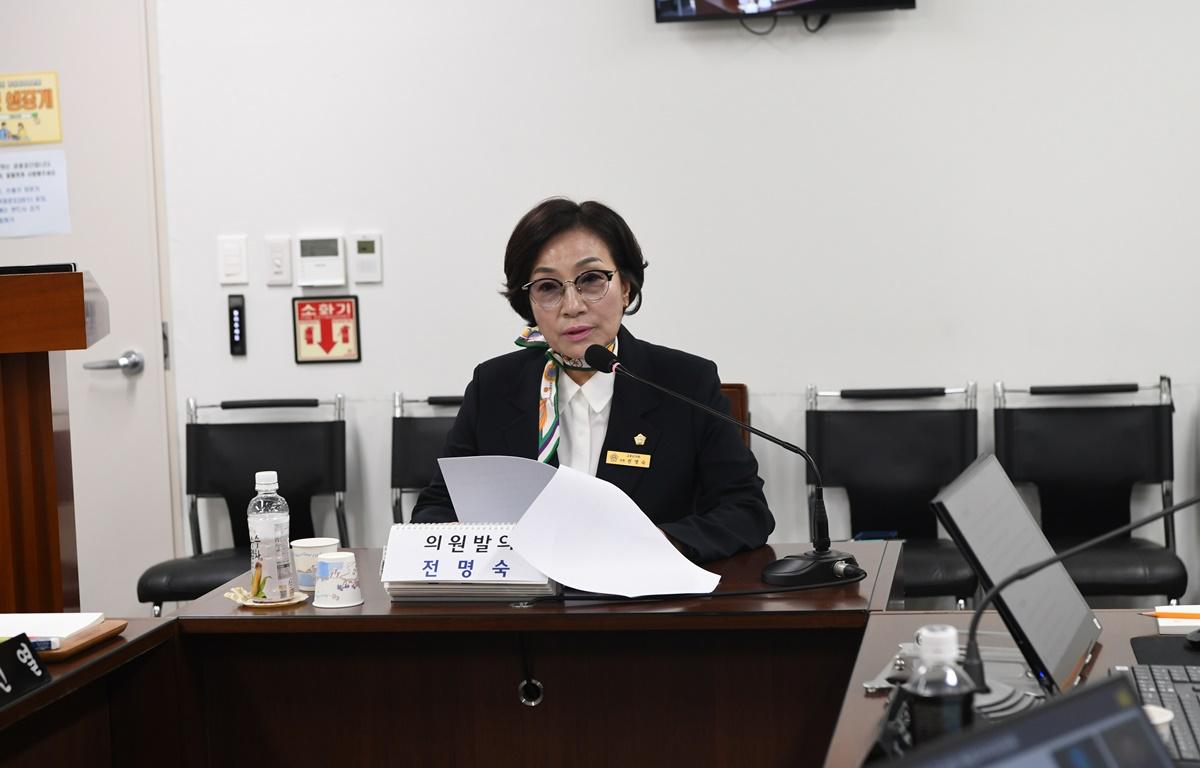 제329회 고흥군의회 임시회 제1차 행정자치위원회(의원발의) 첨부이미지 : 2024.9.2 제329회 고흥군의회 임시회 제1차 행정자치위원회 (8).JPG