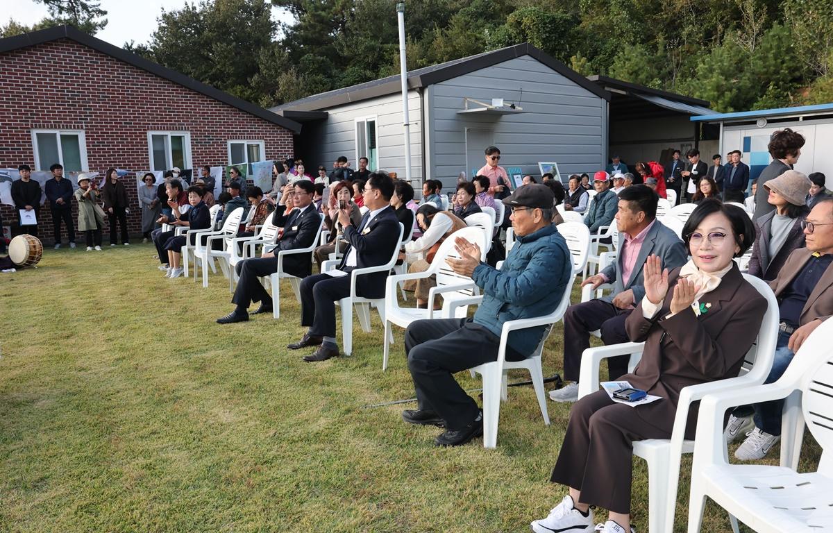 제1회 고흥만 노을음악회 첨부이미지 : 2025.11.1 제1회 고흥만 노을음악회 (3).JPG