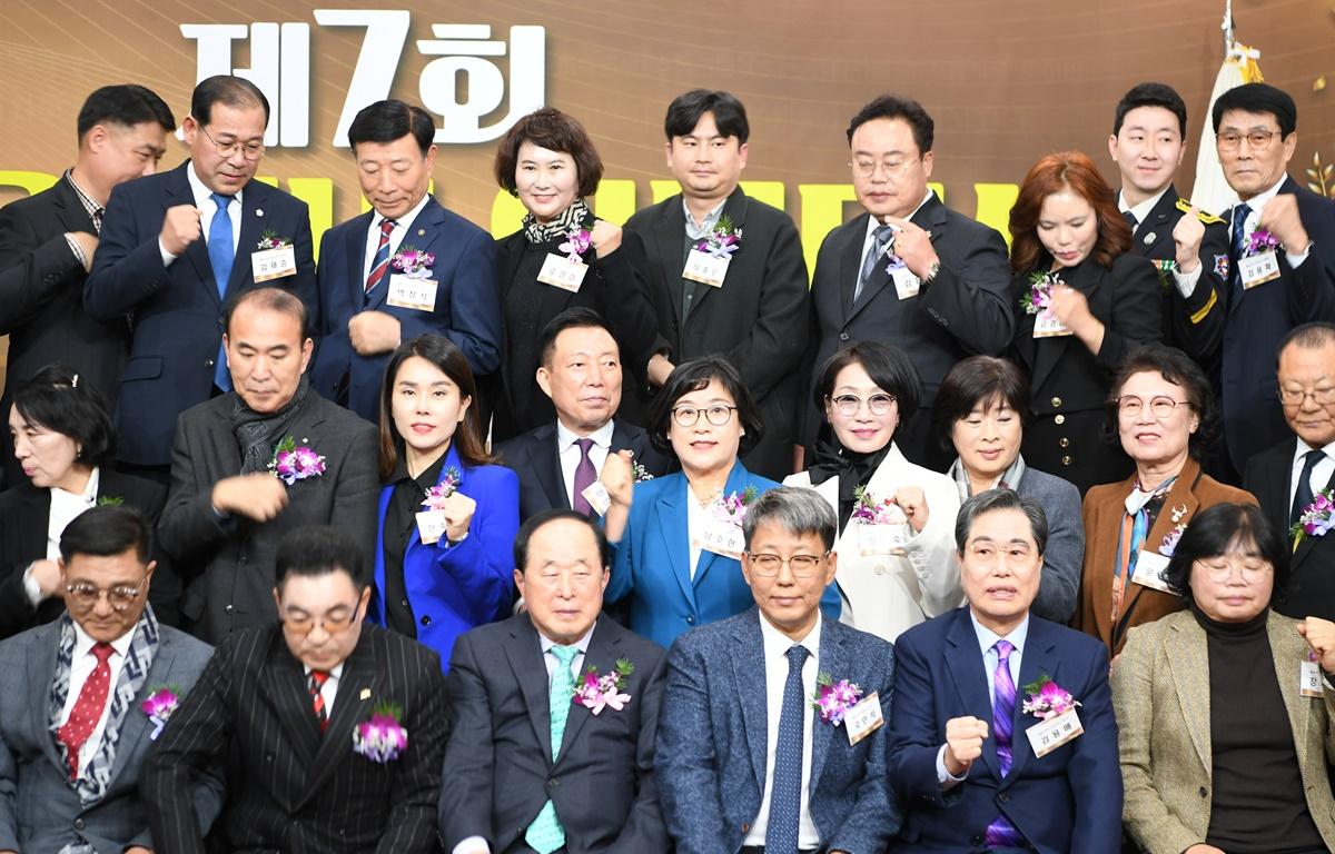 2025년 제7회 호남을 빛낸 인물대상 첨부이미지 : 2025.11.28 2025년 제7회 호남을 빛낸 인물대상 (2).JPG