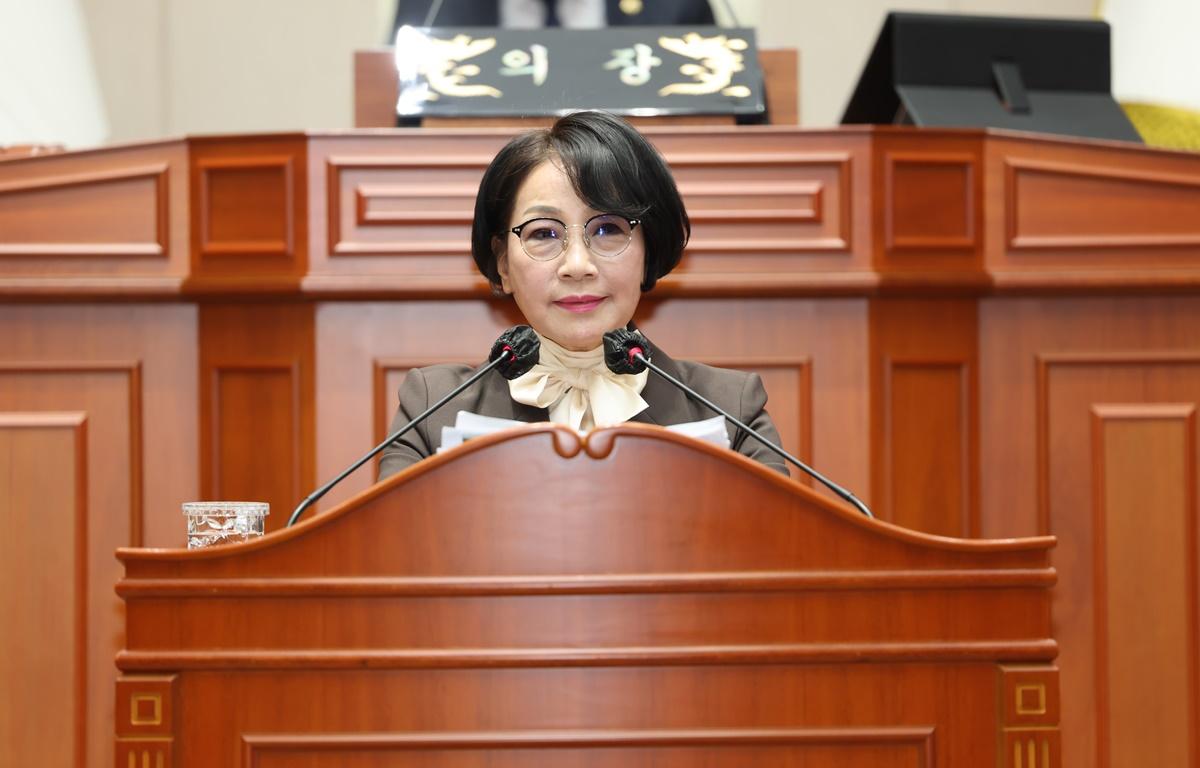 제341회 고흥군의회 임시회 제2차 본회의 첨부이미지 : 2025.10.27 제341회 고흥군의회 임시회 제2차 본회의 (6).JPG