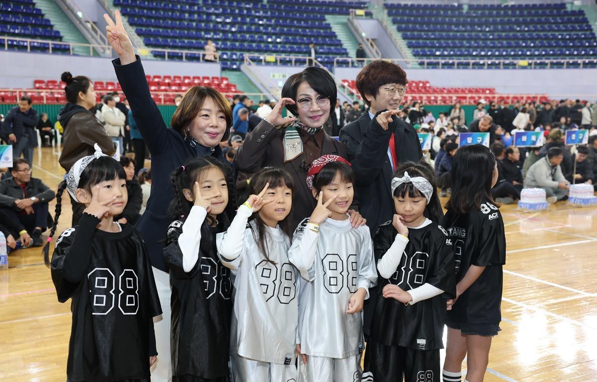 제19회 고흥군체육인 한마음 체육대회 개회식 첨부이미지 : 2025.11.22 제19회 고흥군체육인 한마음 체육대회 개회식 (3).JPG