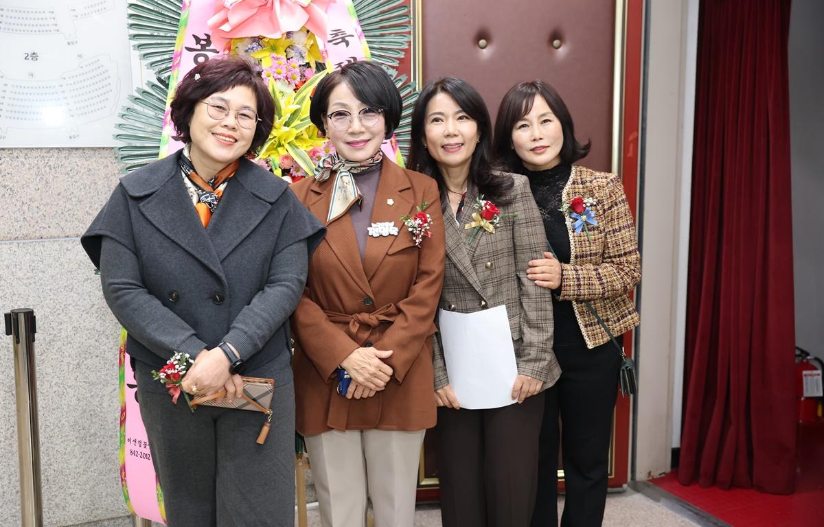 제3회 고흥노인복지기관협의회 종사자의 밤 첨부이미지 : 2025.11.21 제3회 고흥노인복지기관협의회 종사자의 밤 (3).JPG