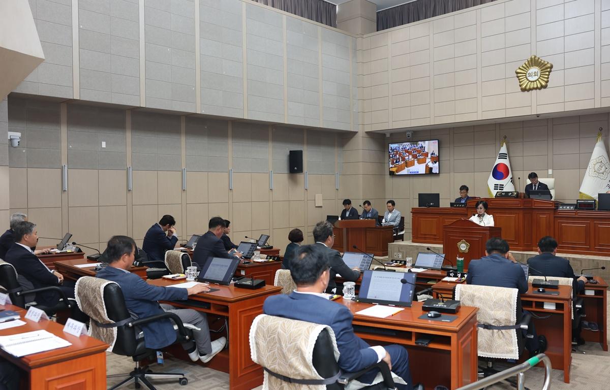 제337회 고흥군의회 제1차 정례회 제2차 본회의 첨부이미지 : 2025.6.20 제337회 고흥군의회 제1차 정례회 제2차 본회의 (17).JPG