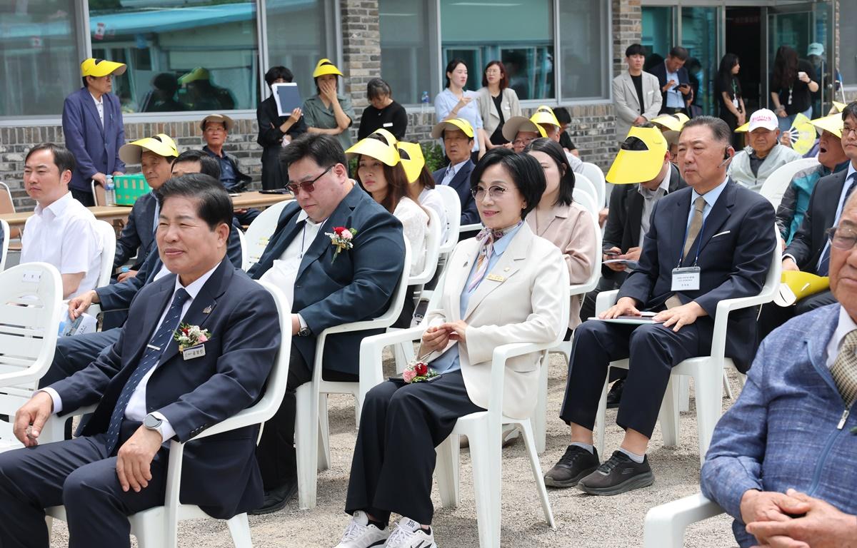 점암면 분회경로당 그린리모델링 시그니처 사업 준공식 첨부이미지 : 2025.6.12 점암면 분회경로당 그린리모델링 시그니처 사업 준공식 (2).JPG