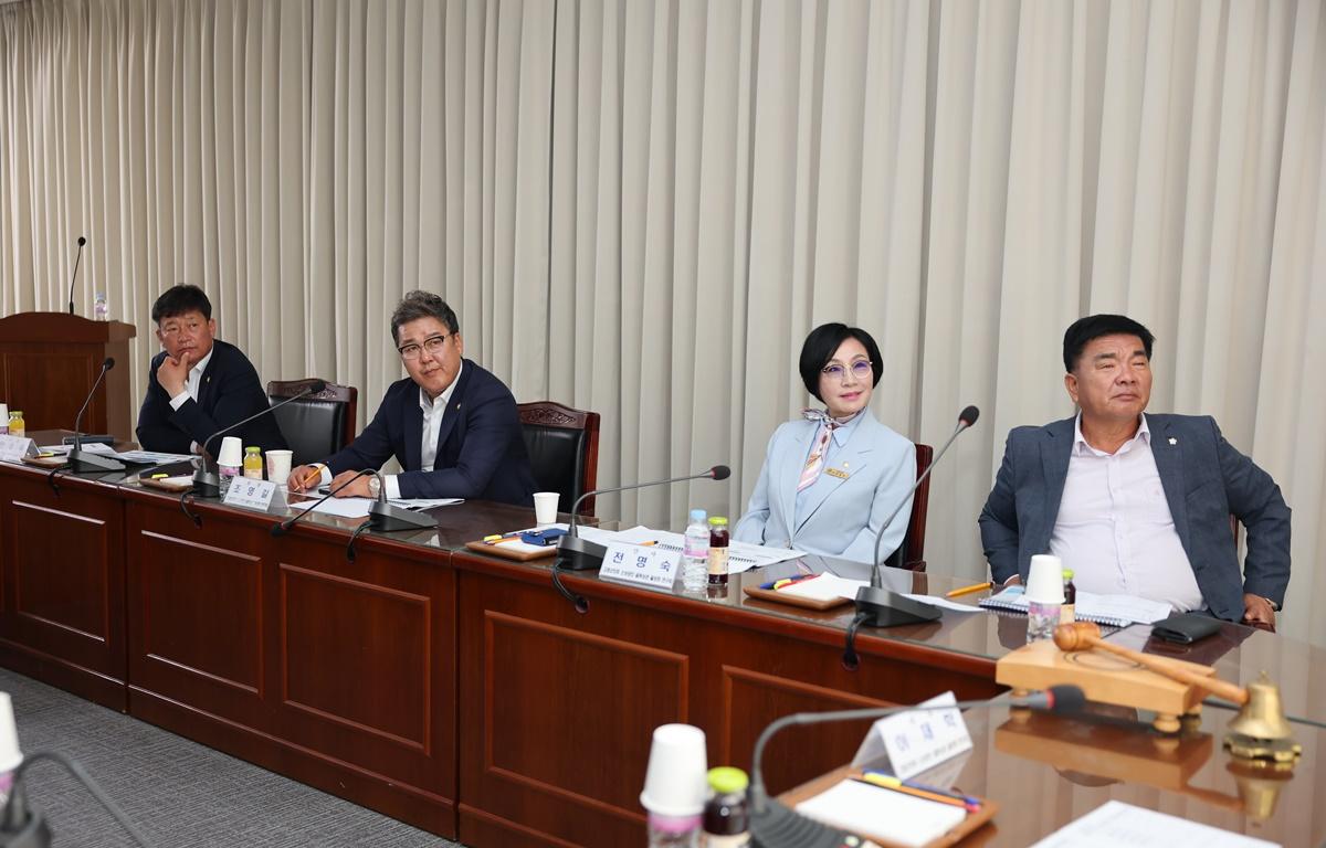 고흥군의회 소상공인 골목상권 활성화 연구회 착수보고회 첨부이미지 : 2025.6.4 고흥군의회 소상공인 골목상권 활성화 연구회 착수보고회 (4).JPG