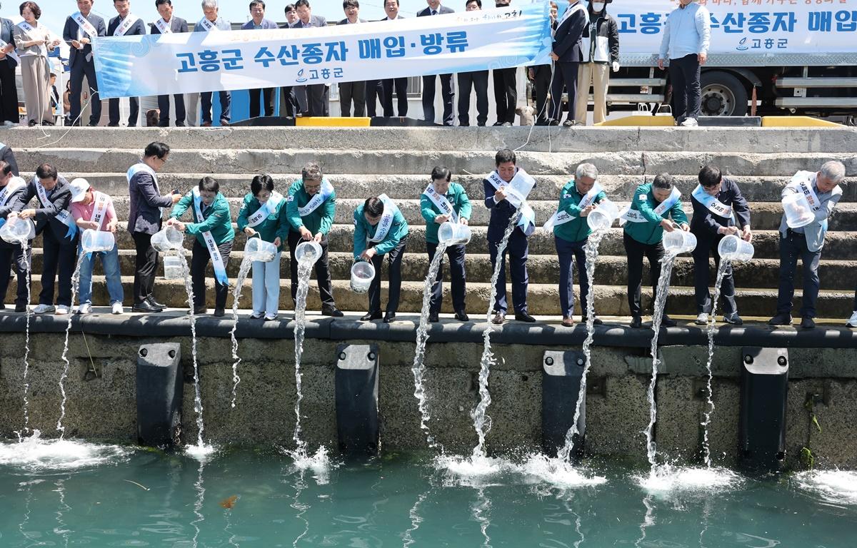 2025년 수산자원조성사업 수산종자 방류 첨부이미지 : 2025.6.5 2025년 수산자원조성사업 수산종자 방류 (17).JPG