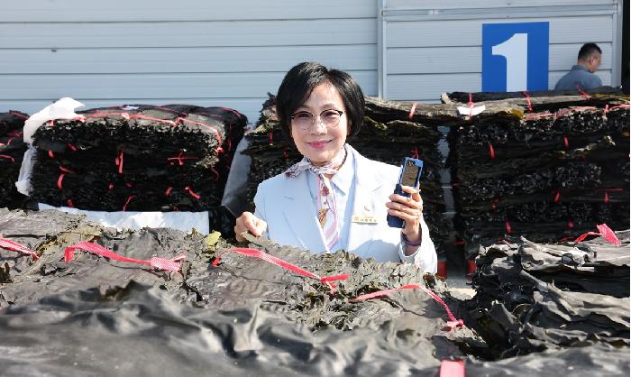 2025년산 마른 다시마 위판장 개장식