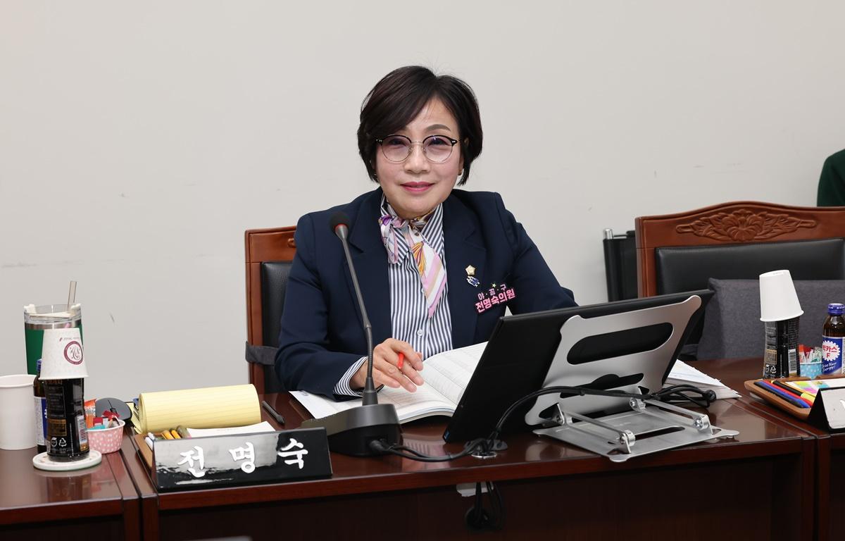  제335회 고흥군의회 임시회 제3차 산업건설위원회 첨부이미지 : 2025.4.16 제335회 고흥군의회 임시회 제3차 산업건설위원회 (10).JPG