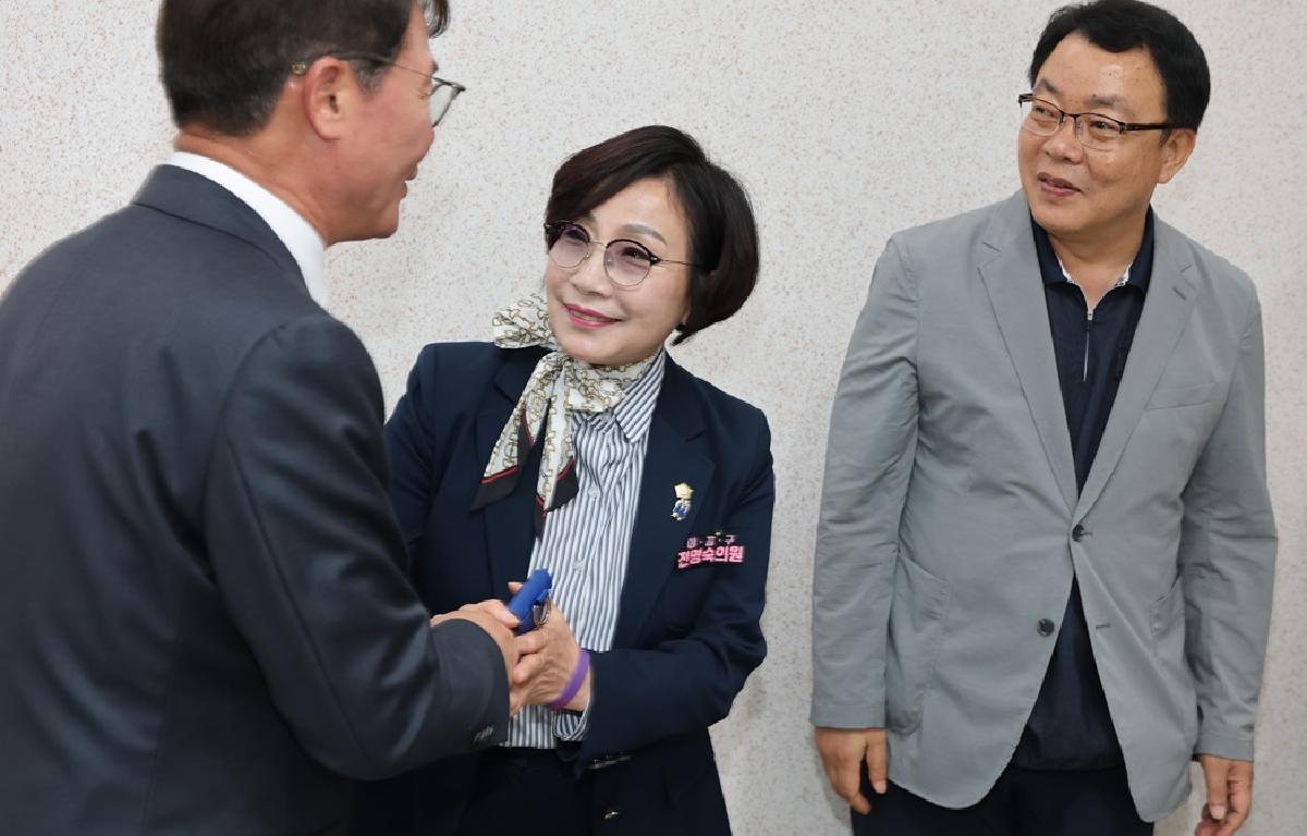 고흥군 기독교 교회연합회 제15회 부활절 연합예배 첨부이미지 : 2025.4.20 고흥군 기독교 교회연합회 제15회 부활절 연합예배 (10).JPG