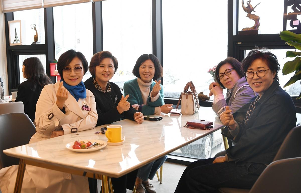 미르마루 갤러리 개관전 개막식 첨부이미지 : 2025.4.5 미르마루 갤러리 개관전 개막식 (2).JPG