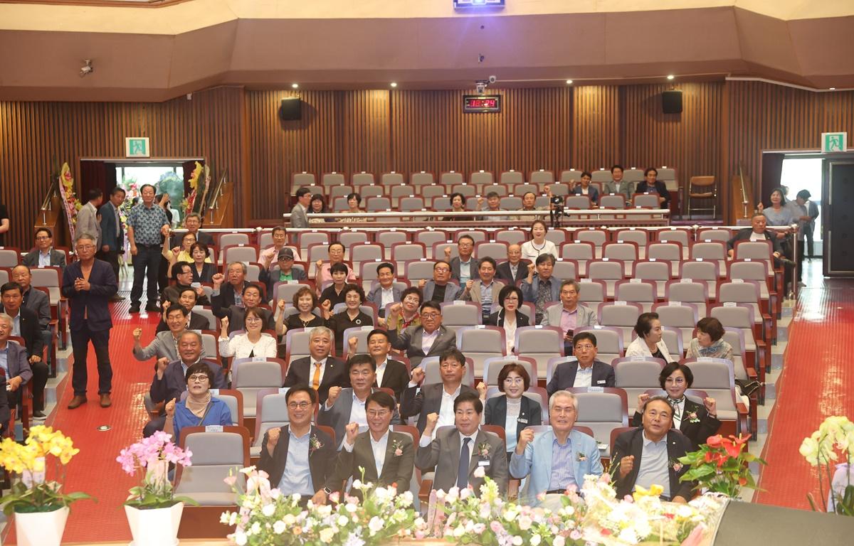 2025년 제11대 제12대 고흥 문화원장 이취임식 첨부이미지 : 2025.7.17 2025년 제11대 제12대 고흥 문화원장 이취임식 (9).JPG