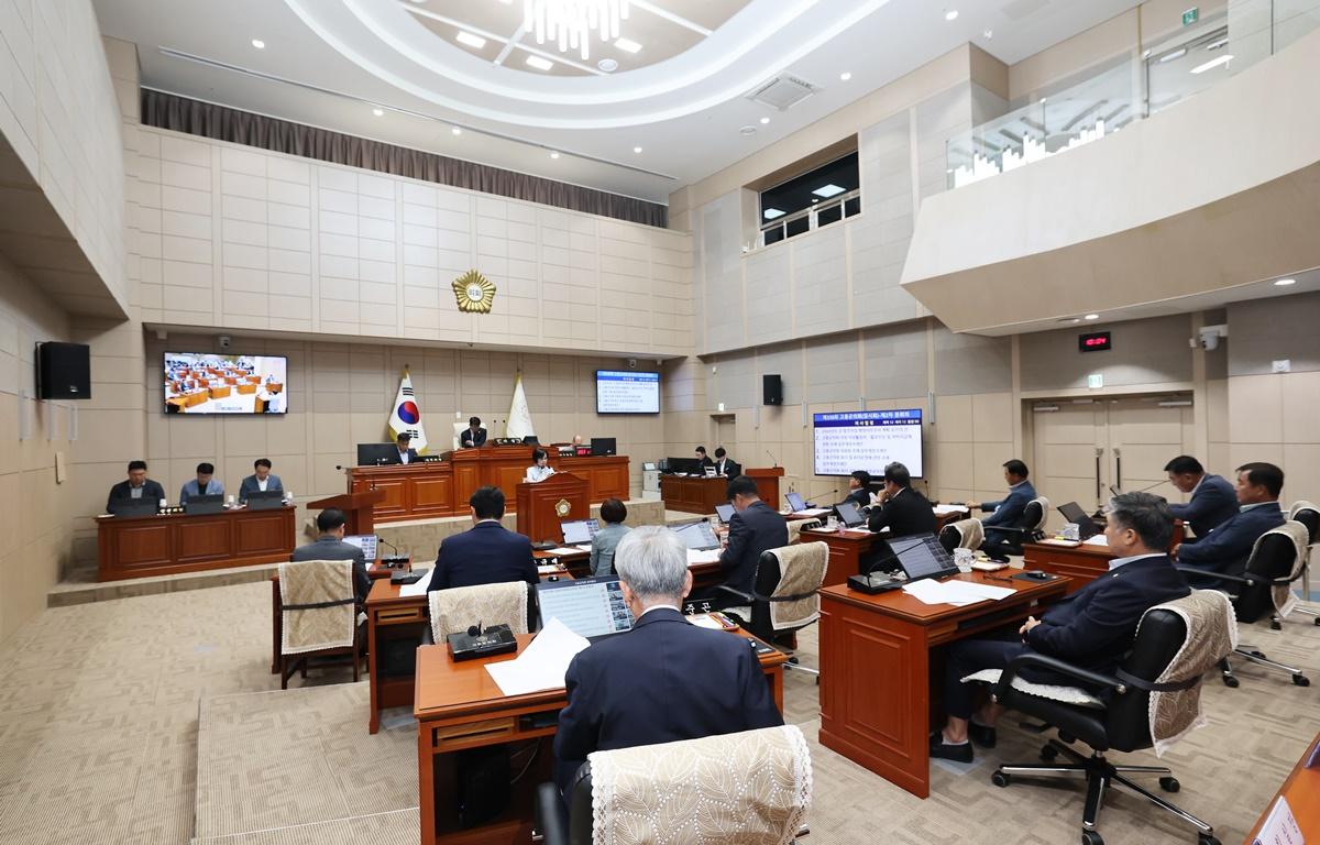 제338회 고흥군의회 임시회 제2차 본회의 첨부이미지 : 2025.7.18 제338회 고흥군의회 임시회 제2차 본회의 (22).JPG