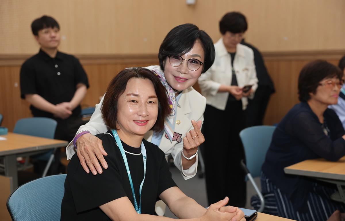 분청문화박물관 아카데미 종강식 첨부이미지 : 2025.6.24 분청문화박물관 아카데미 종강식 (3).JPG