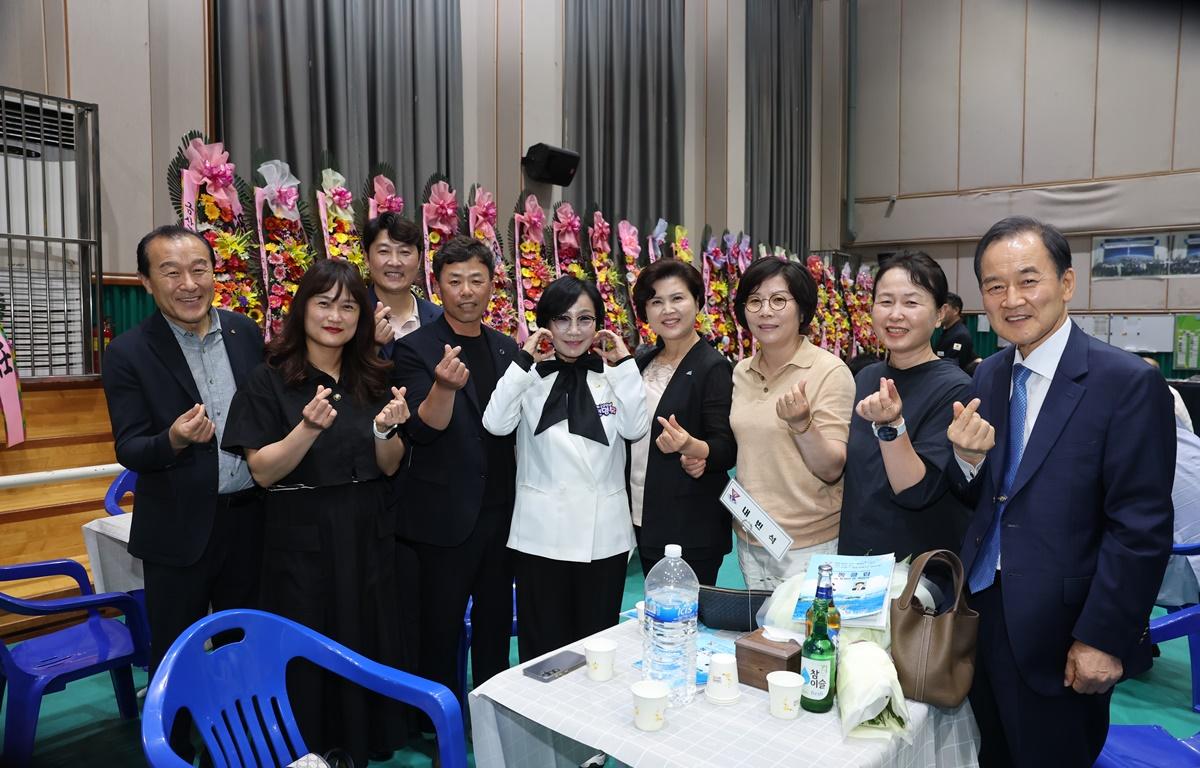 국제와이즈멘 녹동클럽 회장단 이취임식 첨부이미지 : 2025.6.27 국제와이즈멘 녹동클럽 회장단 이취임식 (7).JPG