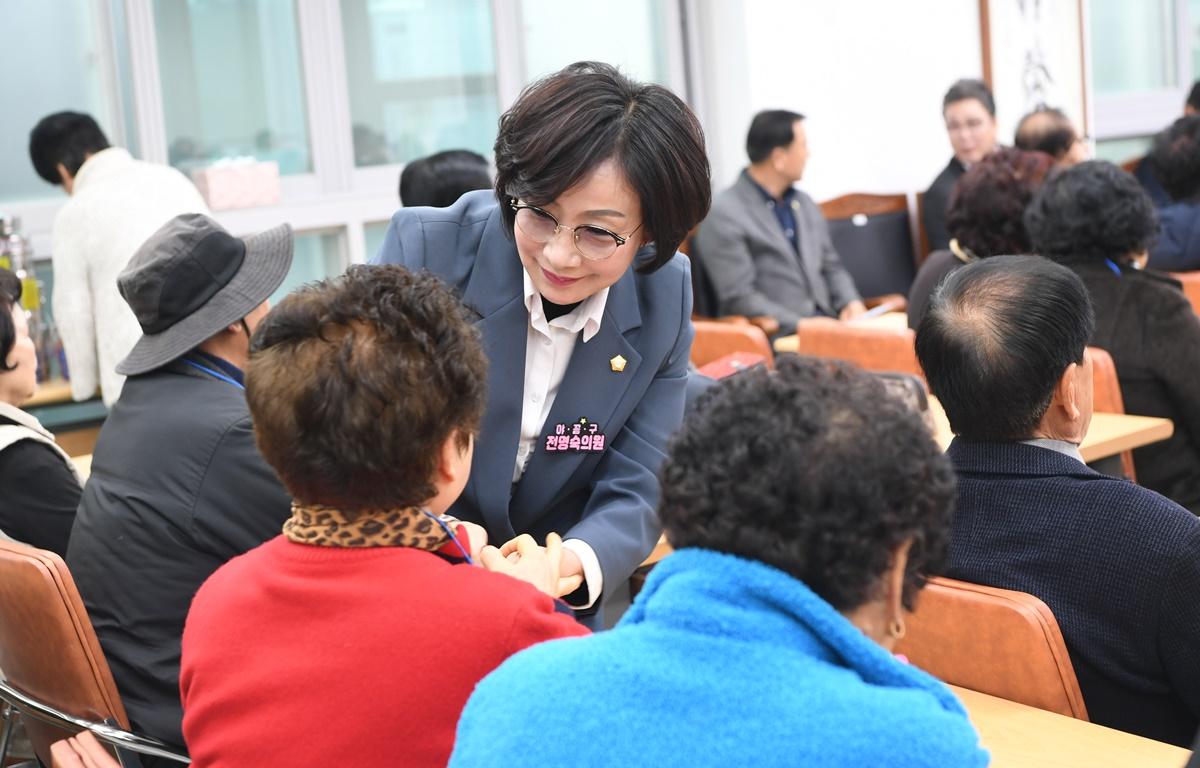 2025학년도 노인대학 및 대학원 입학식 첨부이미지 : 2025.3.6 2025학년도 노인대학 및 대학원 입학식 (7).JPG