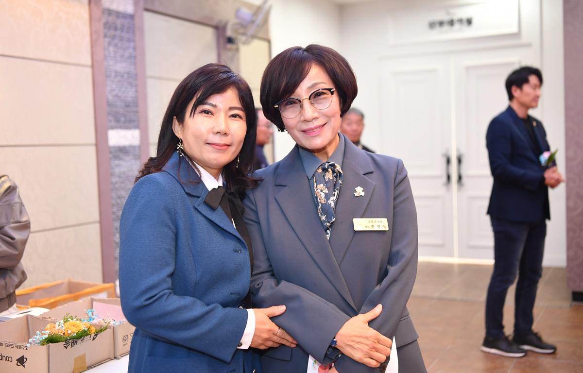 고흥군 노인복지기관 봉사자들의 밤 첨부이미지 : 2023.12.05 고흥군 노인복지기관 봉사자들의 밤 (4).JPG