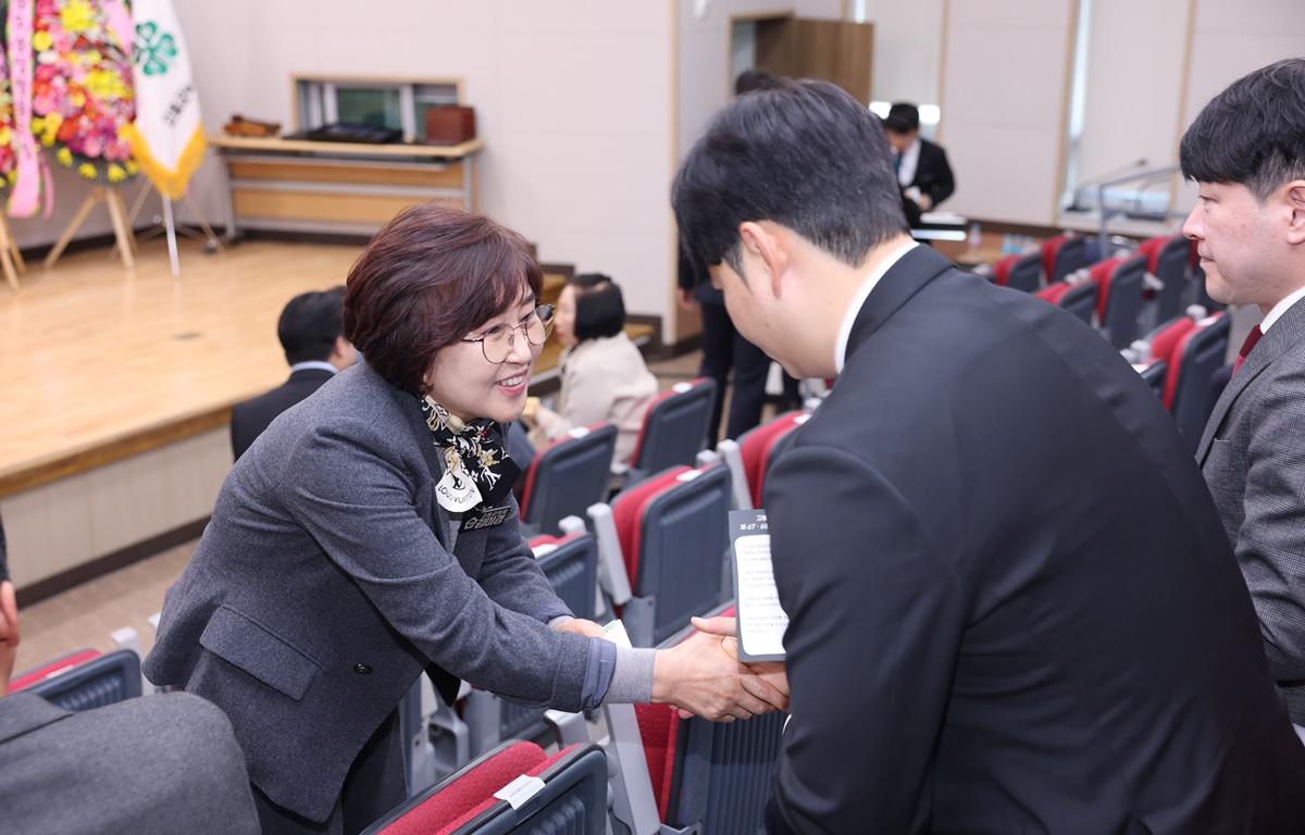 고흥군 4-H 연합회 제67, 68대 회장단 이취임식 첨부이미지 : 2026.1.16 고흥군 4-H 연합회 제67, 68대 회장단 이취임식(8).JPG
