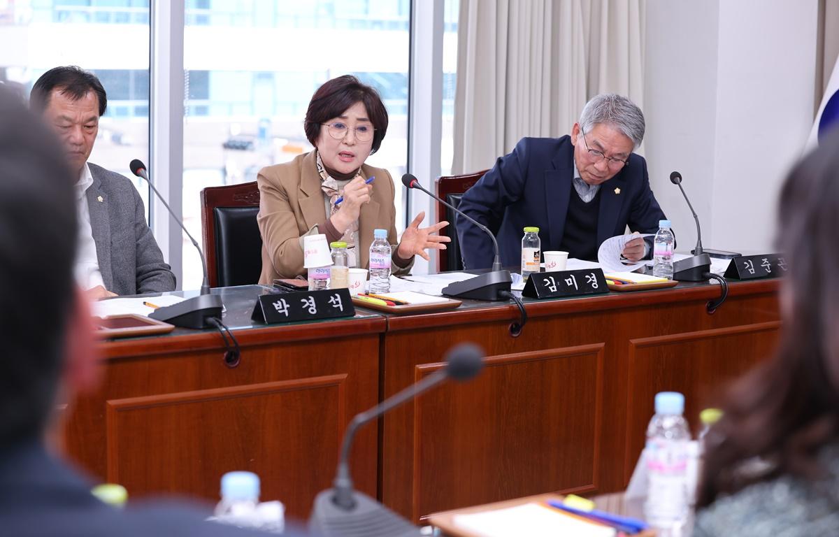 고흥군의회와 고흥군 재가장기요양기관 협의회 간담회 첨부이미지 : 2026.2.25 고흥군의회와 고흥군 재가장기요양기관 협의회 간담회 (29).JPG