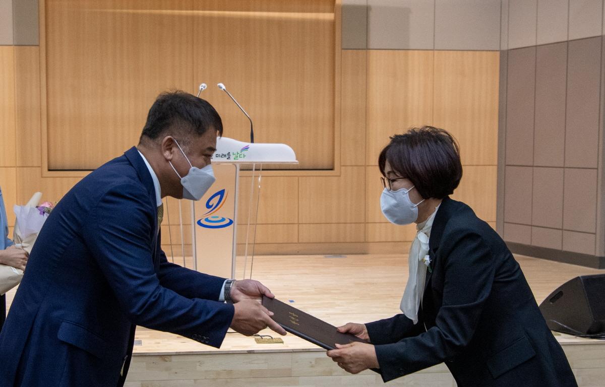 제9대 의원 당선증 교부식 첨부이미지 : 2022.06.03 9대의원 당선증 교부 (43).jpg