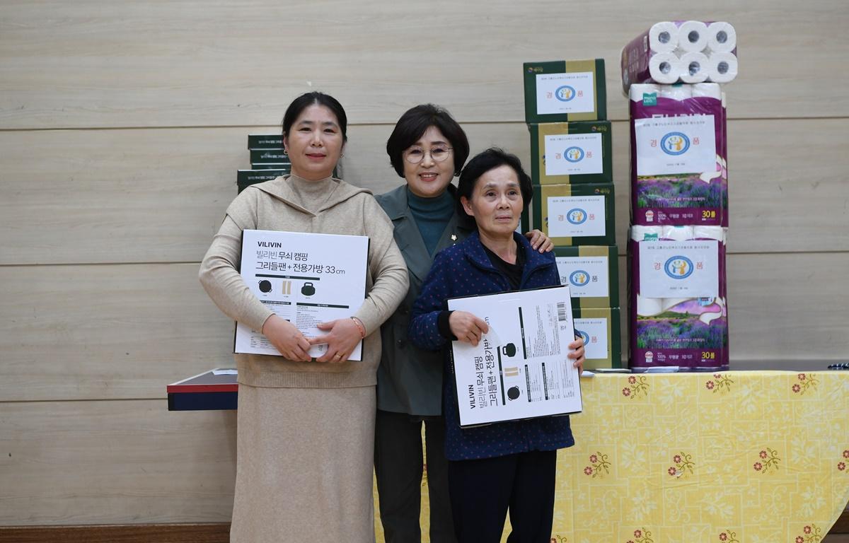 고흥군 노인복지기관 협의회 종사자들의 밤 첨부이미지 : 2024.11.16 고흥군 노인복지기관 협의회 종사자들의 밤 (13).JPG