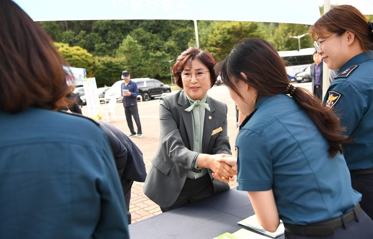 제28회 노인의 날 기념행사 첨부이미지 : 2024.10.2 제28회 노인의 날 기념행사 (2).JPG