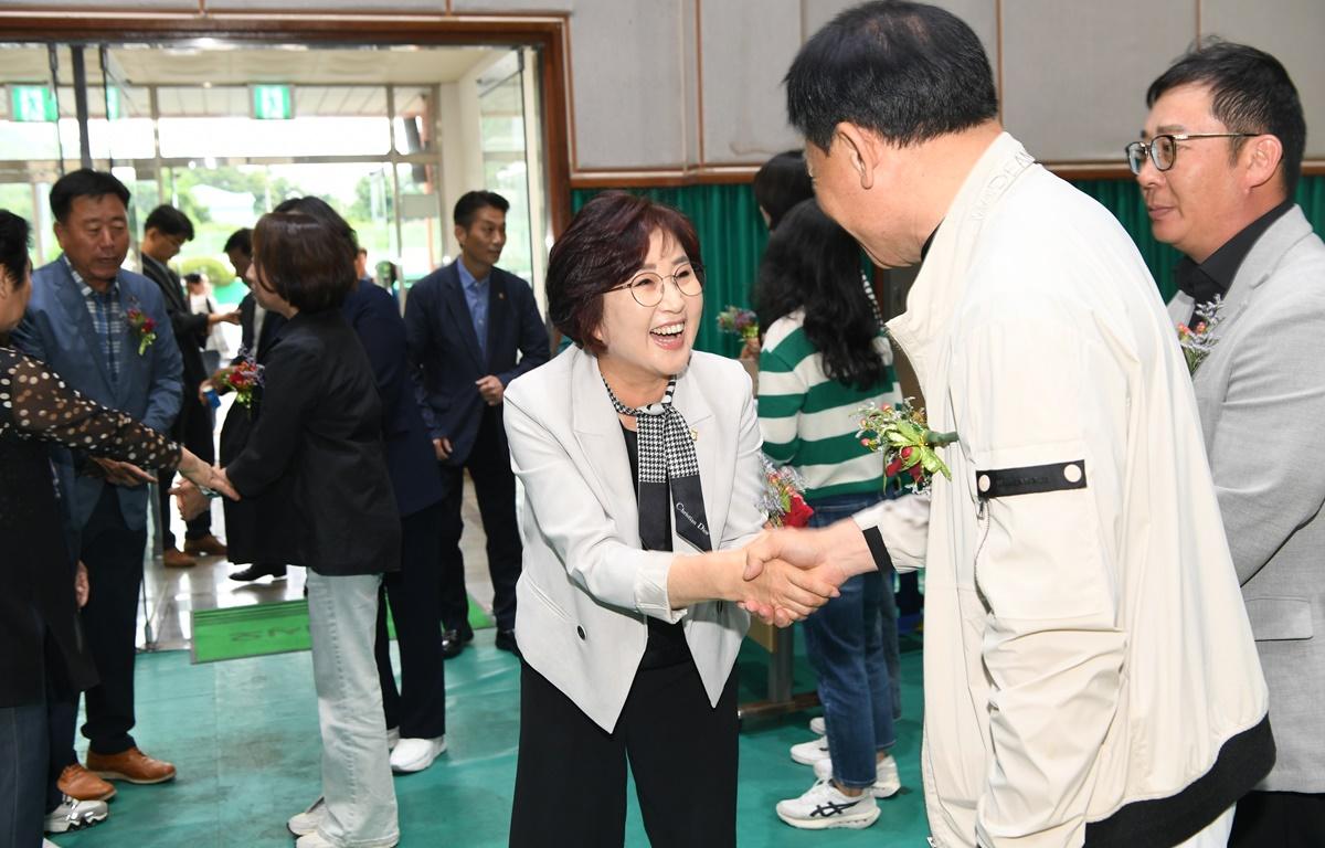 도양읍 이장단 새마을지도자협의회 부녀회 한마음 단합대회 첨부이미지 : 2024.6.20 도양읍 이장단 새마을지도자협의회 부녀회 한마음 단합대회 (2).JPG