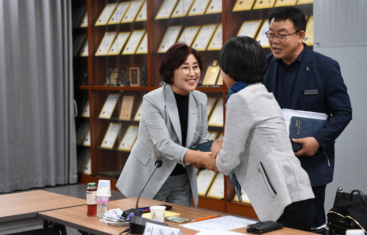 송수권 시문학상 운영위원회 위촉식 첨부이미지 : 2024.7.18 송수권 시문학상 운영위원회 위촉식 (3).JPG