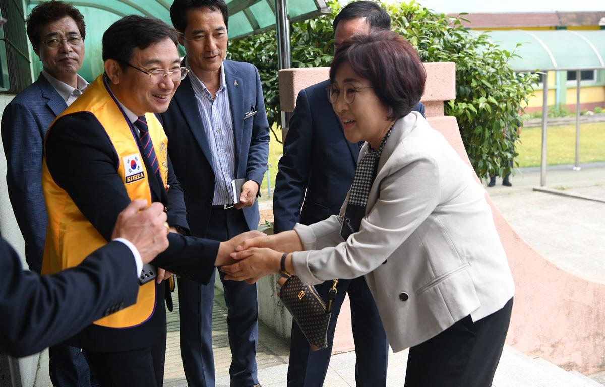 포두 라이온스클럽 회장 이취임식 첨부이미지 : 2024.6.15 포두 라이온스클럽 회장 이취임식 (9).JPG