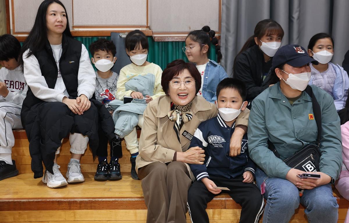 행복더하기 육아공동체 지원사업 돌봄품앗이 가족운동회 첨부이미지 : 2025.11.15 행복더하기 육아공동체 지원사업 돌봄품앗이 가족운동회 (3).JPG