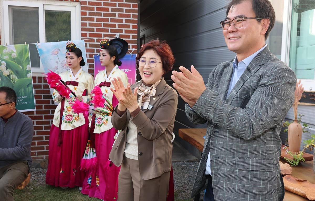 제1회 고흥만 노을음악회 첨부이미지 : 2025.11.1 제1회 고흥만 노을음악회 (1).JPG