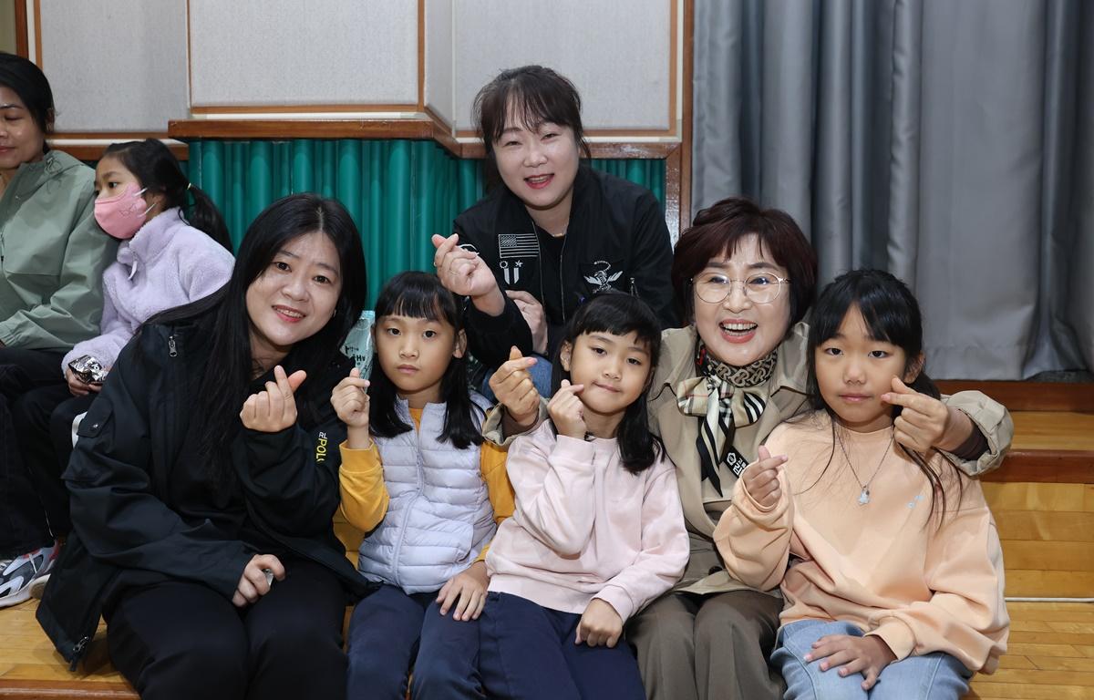 행복더하기 육아공동체 지원사업 돌봄품앗이 가족운동회 첨부이미지 : 2025.11.15 행복더하기 육아공동체 지원사업 돌봄품앗이 가족운동회 (5).JPG